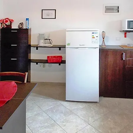 In At 500 M From The Restaurants Apartment Vir
