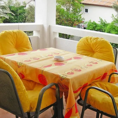 In At 500 M From The Restaurants Apartment Vir